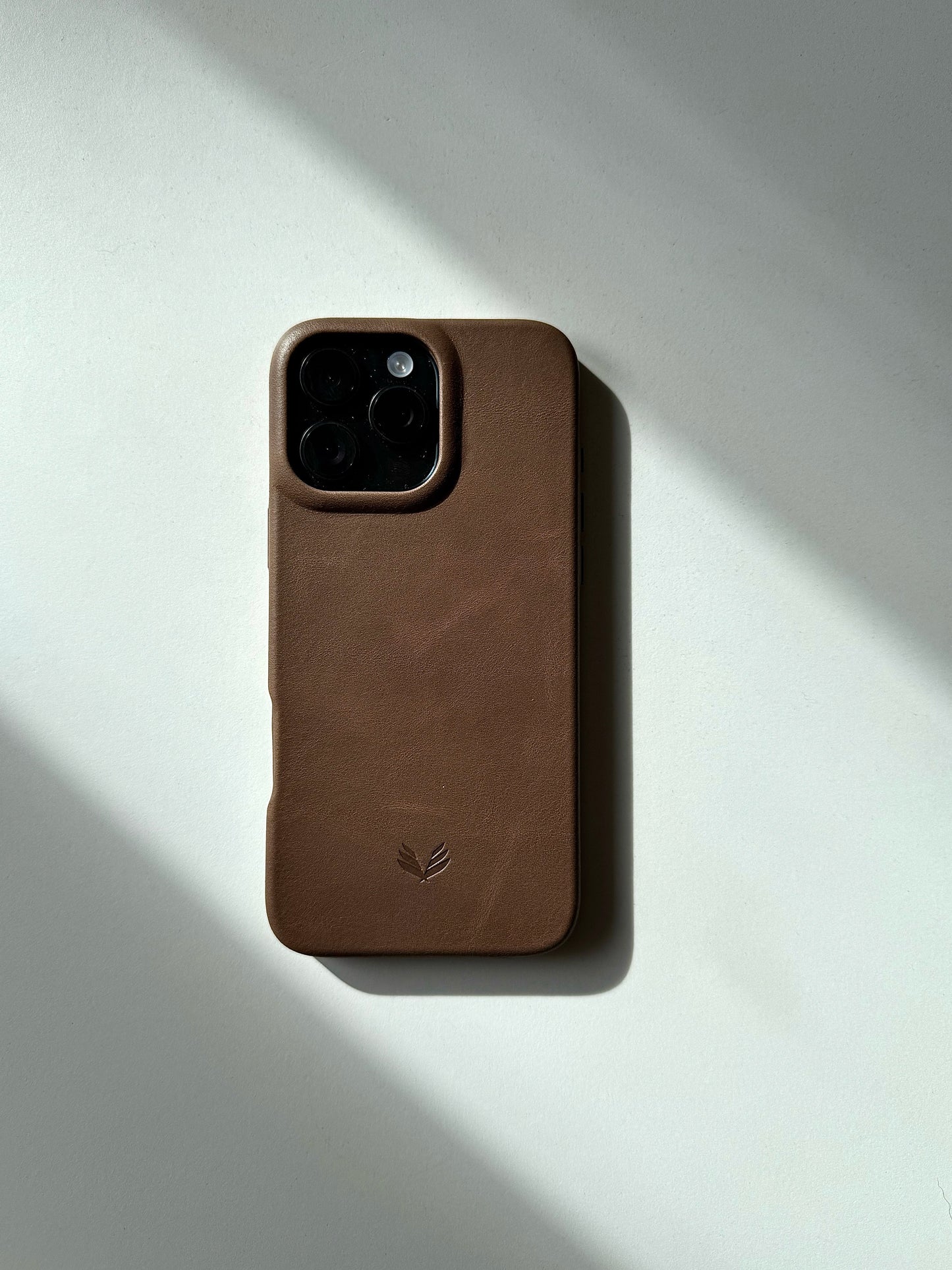 Funda de cuero "Excellence" iPhone 16 Pro Max