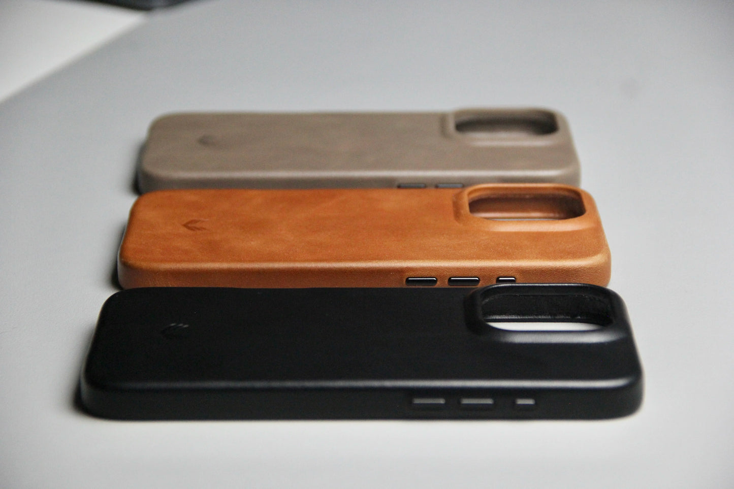 Funda de cuero "Excellence" iPhone 16 Pro Max